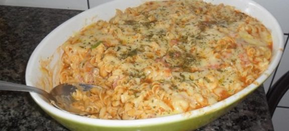 macarrao-de-panela-de-pressao-com-queijo-e-presunto