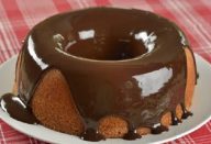 Bolo de Laranja com Calda de Chocolate