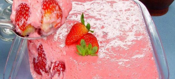 Mousse de morango escondido