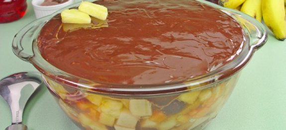 escondidinho-chocolate-frutas