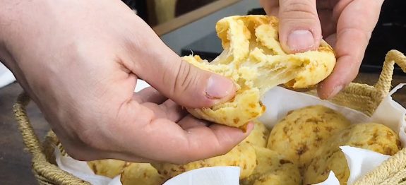 pao-de-queijo-3-ingredientes