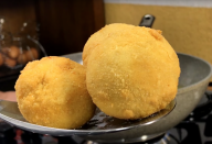 BOLINHA DE QUEIJO – SUPER FÁCIL DE FAZER!
