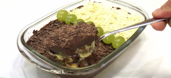 BOMBOM DE UVA NA TRAVESSA – SOBREMESA FÁCIL E RÁPIDA