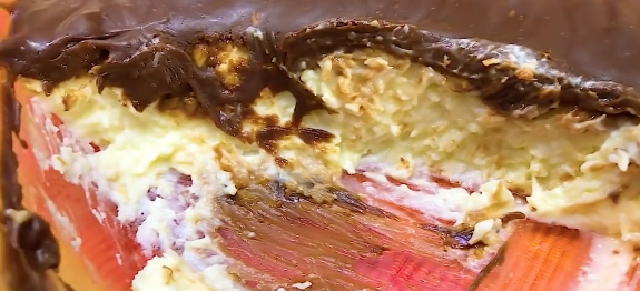 BOMBOM NA TRAVESSA FÁCIL DE FAZER E GOSTOSO DE COMER