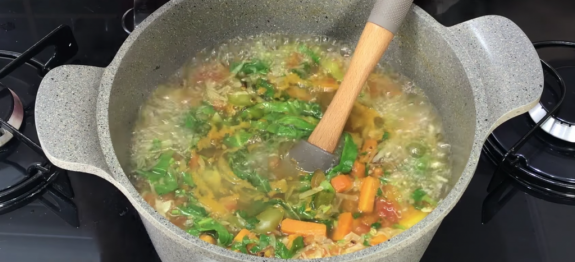 SOPA EMAGRECEDORA DESINTOXICA O ORGANISMO