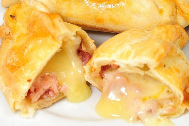 Pastel assado de presunto e queijo - Veja a Receita: