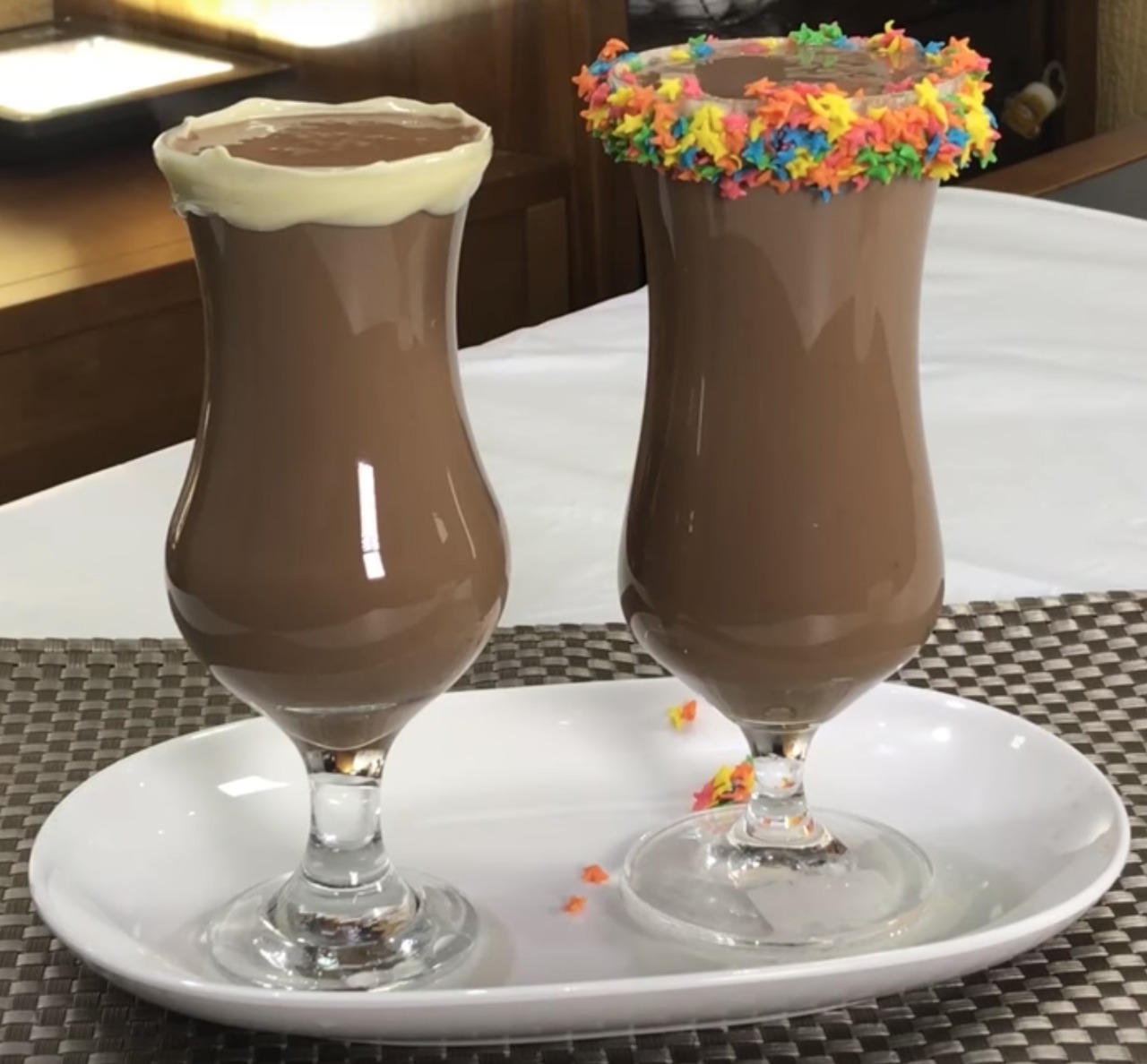 CHOCOLATE QUENTE CREMOSO RÁPIDO E FÁCIL Veja a Receita