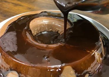 pudim-de-chocolate-sem-forno-sem-ovos-370×297