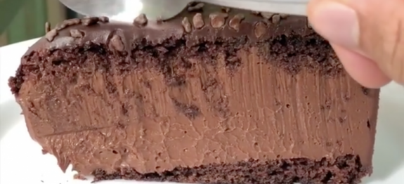BOLO DE CHOCOLATE MAIS FÁCIL DO MUNDO