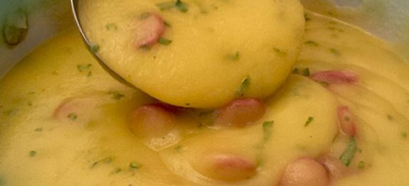 Caldo-de-Macaxeira-com-Calabresa