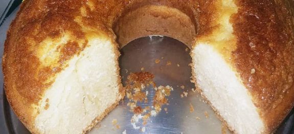 Bolo de Arroz Cru com Leite Condensado