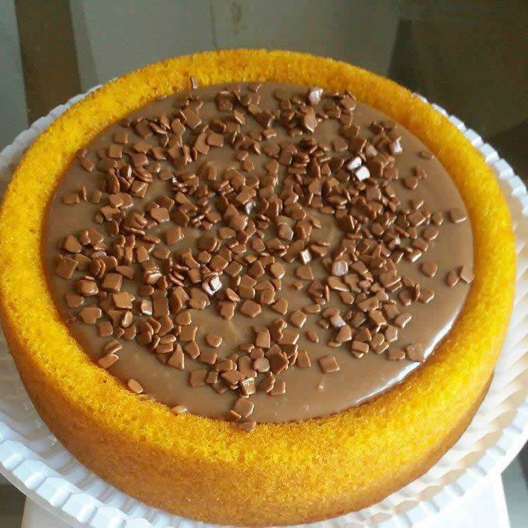 Bolo Piscina de Cenoura com Chocolate - Veja a Receita: