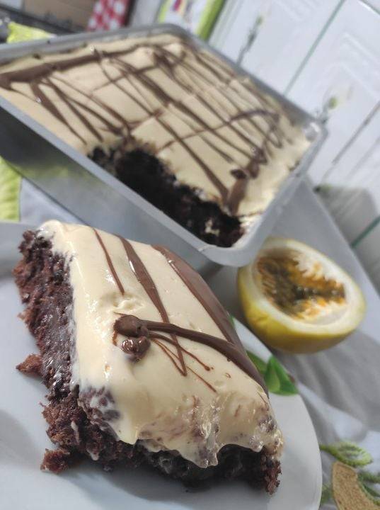 Bolo de chocolate com mousse de maracujá - Veja a Receita: