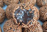 BRIGADEIRO PRONTO EM 3 MINUTOS, NO LIQUIDIFICADOR E NÃO VAI AO FOGO! DETALHE, SÃO SÓ 3 INGREDIENTES! PERFEITO!