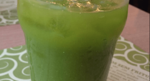 ESSE SUCO DESINCHA E EMAGRECE QUE É UMA BELEZA! EU TOMEI E NO PRIMEIRO DIA JÁ VI UM RESULTADO MARAVILHOSO, AGORA NÃO VIVO SEM!