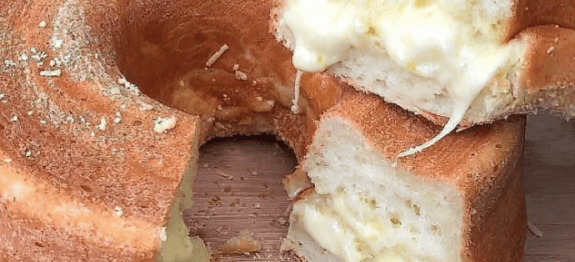 ESSE É O BOLO MAIS GOSTOSO QUE EU JÁ COMI NA MINHA VIDA INTEIRA! É SÓ 2 MINUTOS NO LIQUIDIFICADOR E LEVAR PRA ASSAR!