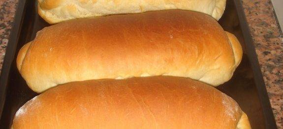 GENTE, EU FAÇO ESSE PÃO POR UM PREÇO MEGA BARATINHO E VENDO CADA UM POR R$ 9,00! MEUS CLIENTES AMAM, A MASSA É DELICIOSA, LEVINHA E MUITO RÁPIDA E PRÁTICA DE FAZER! VAI AÍ UMA DICA DE UMA SUPER RENDA EXTRA!!!