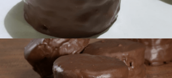 OS BOLINHOS DE CHOCOLATE MAIS GOSTOSOS DO MUNDO! MUITO FÁCEIS DE FAZER… É DE DAR ÁGUA NA BOCA E LAMBER OS BEIÇOS!!
