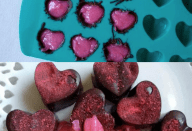 TRUFAS DE MORANGO MAIS FÁCEIS DO MUNDO! SÃO MUITO CREMOSAS, DELICIOSAS E PRÁTICAS DE FAZER! O ÚNICO PROBLEMA É QUE PODEM VIRAR UM VÍCIO! EU AMOOOO!!