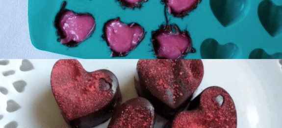 TRUFAS DE MORANGO MAIS FÁCEIS DO MUNDO! SÃO MUITO CREMOSAS, DELICIOSAS E PRÁTICAS DE FAZER! O ÚNICO PROBLEMA É QUE PODEM VIRAR UM VÍCIO! EU AMOOOO!!