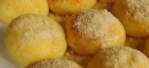 COM POUQUINHOS INGREDIENTES VOCÊ FAZ ESSE PÃOZINHO DE MINUTO,É UMA DELICIA!