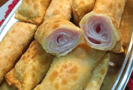 Rolinho de pastel com presunto e mussarela