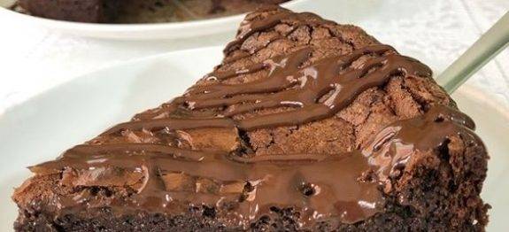 TORTA DE CHOCOLATE DE 3 INGREDIENTES! SOU APAIXONADA POR ESSA RECEITA, ALÉM DE FÁCIL É ECONÔMICA E DELICIOSA!!!