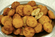 AS FAMOSAS BOLINHAS CROCANTES DA SÚ! ELA VENDE EM BEIRA DE ESTRADA, VENDE IGUAL ÁGUA! TODO MUNDO QUE PASSA, QUER! SÃO REALMENTE DELICIOSAS!