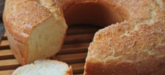 FIZ ESSE BOLO PÃO DE QUEIJO COM REQUEIJÃO CREMOSO E FICOU SIMPLESMENTE INCRÍVEL! TODO MUNDO AMOU!