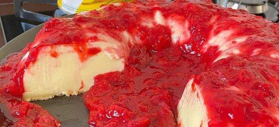 PUDIM DE NINHO COM MORANGO SEM FORNO E SEM OVOS. RECEITA FÁCIL!