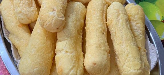 BISCOITO DE POLVILHO FRITO,SEM ESTOURAR E SEM SEGREDO,FICA DELICIOSO DEMAIS!