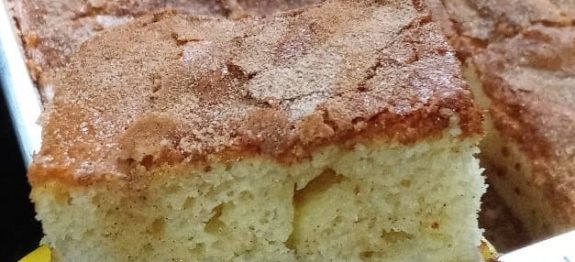 BOLO DE BANANA MAIS FÁCIL DO MUNDO,É FOFINHO,RÁPIDO DE FAZER E SUPER GOSTOSO!