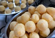 COMO FAZER PÃO DE QUEIJO FÁCIL E DELICIOSO,RECEITA RÁPIDA E FÁCIL PARA TOMAR COM UM CAFÉZINHO