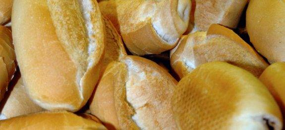 PÃO FRANCÊS CASEIRO SEM OVO E SEM LEITE,PÃO CASEIRO BEM SIMPLES!!