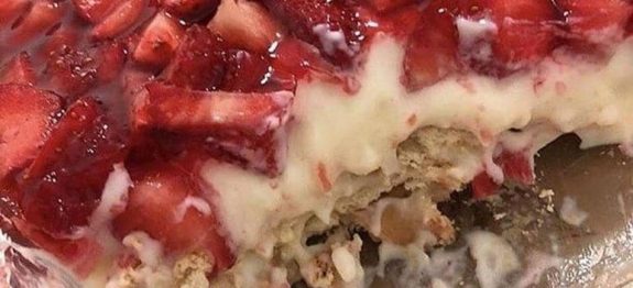 TODA FESTA DE NATAL E ANO NOVO EU FAÇO ASSIM, SOBREMESA FÁCIL DE MORANGO COM GELÉIA DE MORANGO!!