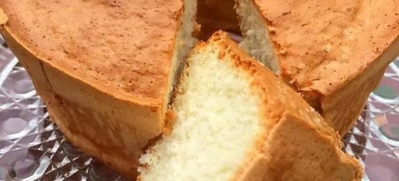 BOLO FOFINHO COM APENAS 3 INGREDIENTES QUE CRESCE MUITO E FICA MUITO MACIO! BOLO BREVIDADE