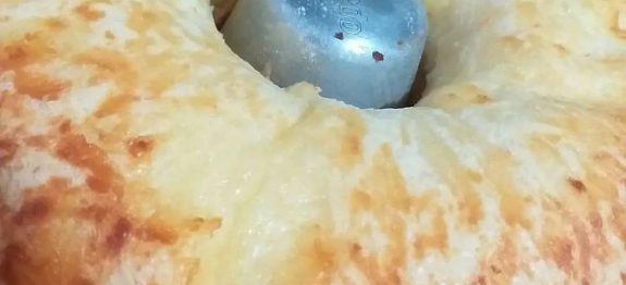 IGUAL A ESSE VOCÊ NUNCA FEZ! BOLO PÃO DE QUEIJO MAIS FÁCIL DO MUNDO…SUPER MACIO E DELICIOSO