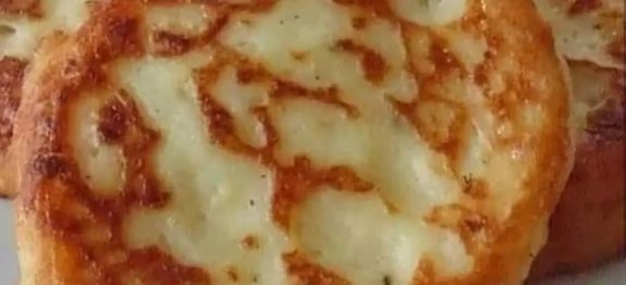 MEU AMIGO PADEIRO MANOEL ME ENSINOU ESSA RECEITA FEITO NA FRIGIDEIRA PÃO DE PADARIA SEM SOVAR E FICA MELHOR QUE ASSAR NO FORNO!