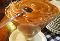 MINHA CUNHADA NÃO AGUENTA MAIS EU PEDIR PRA ELA FAZER ESSE DOCE DE LEITE ARGENTINO! MAS É TÃO VICIANTE! O DOCE MAIS PERFEITO QUE EU JÁ COMI!