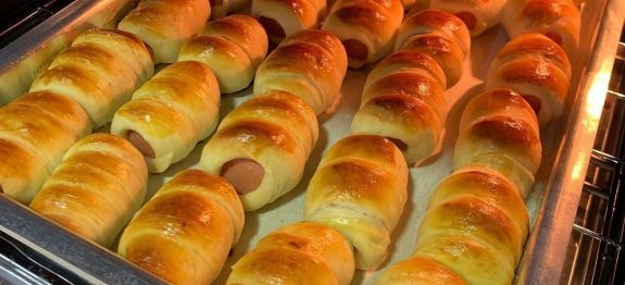 ENROLADINHO DE SALSICHA,SALGADO PERFEITO! MASSA ECONOMICA..MEU LANCHE PREFERIDO! MUITO FÁCIL E DELICIOSO