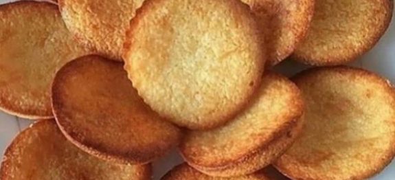 A MELHOR QUEIJADINHA DO MUNDO DERRETE NA BOCA! FIZ EM MINUTOS! MASSA CROCANTE! RECHEIO MACIO,ECONÔMICO E DELICIOSO!