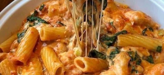 Macarrão com molho napolitano