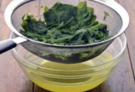 Ferva esta água por 10 minutos e tome por apenas 2 semanas para desinchar e secar toda a gordura do seu corpo