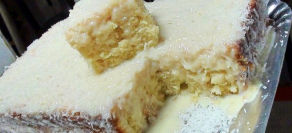O BOLO DE MILHÕES! VOCÊ NÃO TEM IDEIA DO QUANTO É DELICIOSO E FÁCIL DE FAZER!