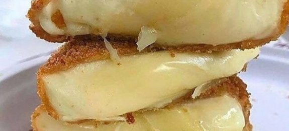 QUADRADINHO CROCANTE E MOLINHO POR DENTRO, É A COISA MAIS GOSTOSA QUE EU JÁ COMI NA VIDA