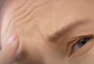 Use óleo de coco e 1 escova de dentes para acabar com rugas e bigode chinês