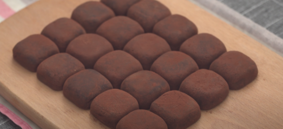 BLOQUINHOS DE NESCAU DE 2 INGREDIENTES, O DOCINHO PERFEITO PRA ESSE DOMINGO!