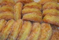 BOLINHAS DOURADAS DE FORNO, SÃO FOFÍSSIMAS E CREMOSAS, PRONTAS EM 15 MINUTOS!