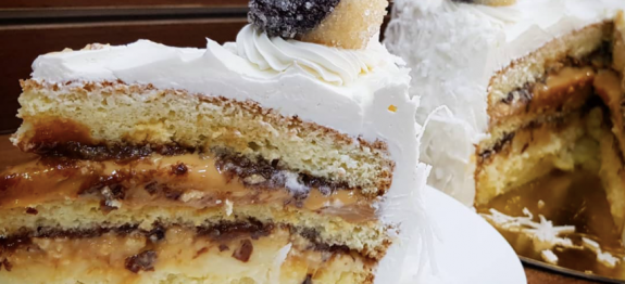 BOLO OLHO DE SOGRA DA TECI, ESSE É O VERDADEIRO GENTE!! ELEITO O MELHOR BOLO DA CONFEITARIA DELA
