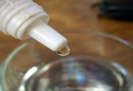 Bastam algumas gotas disto para clarear os dentes, eliminar fungos, espinhas, mau hálito, rinite, dor de garganta